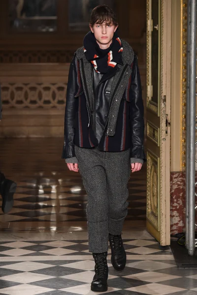 Look 28